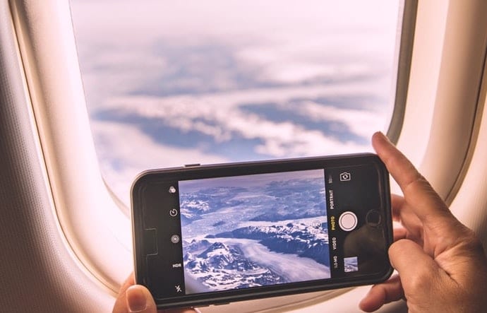 The 5 Best Travel Essentials for iPhone Users